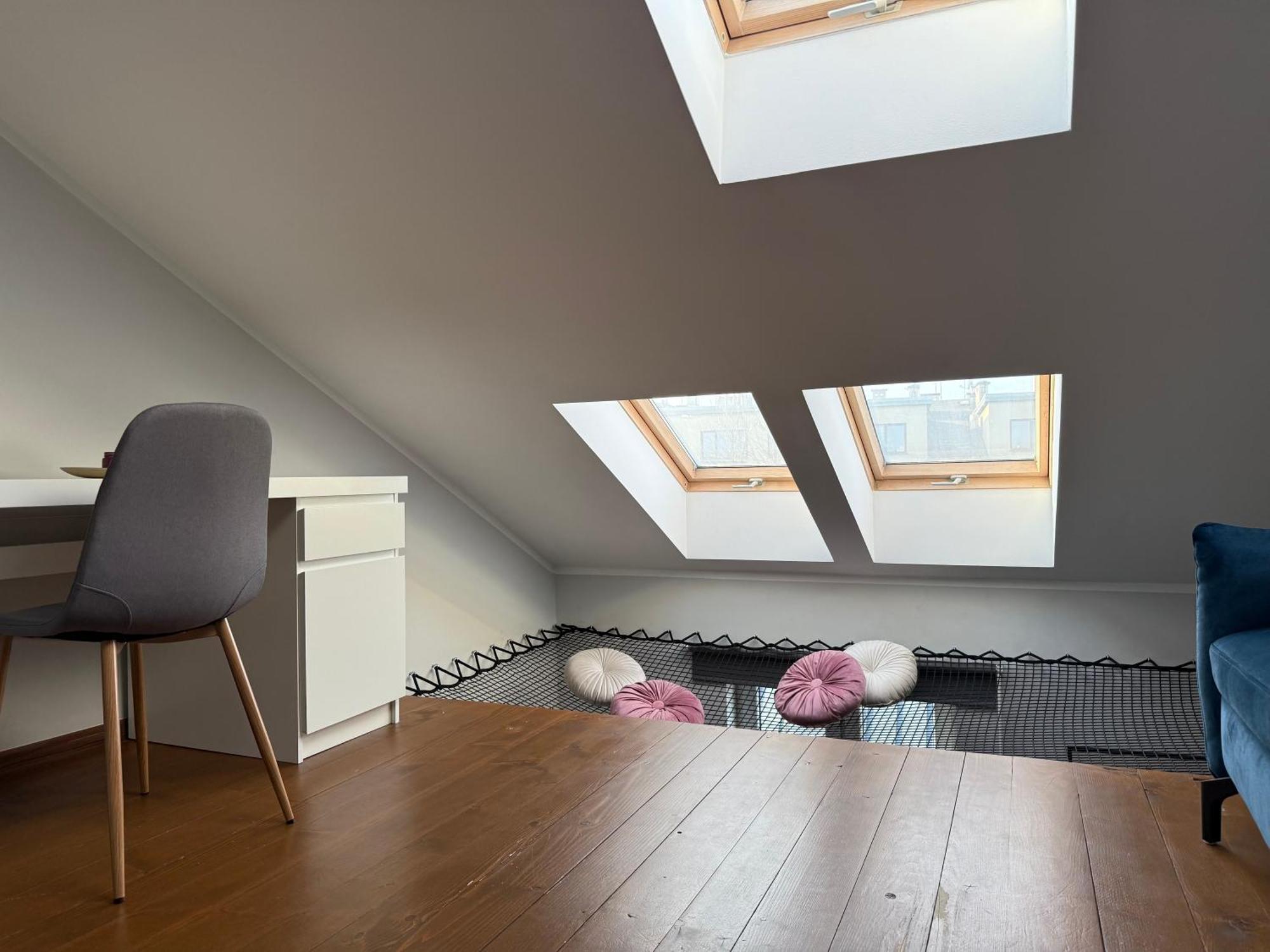 Corner Apartment *