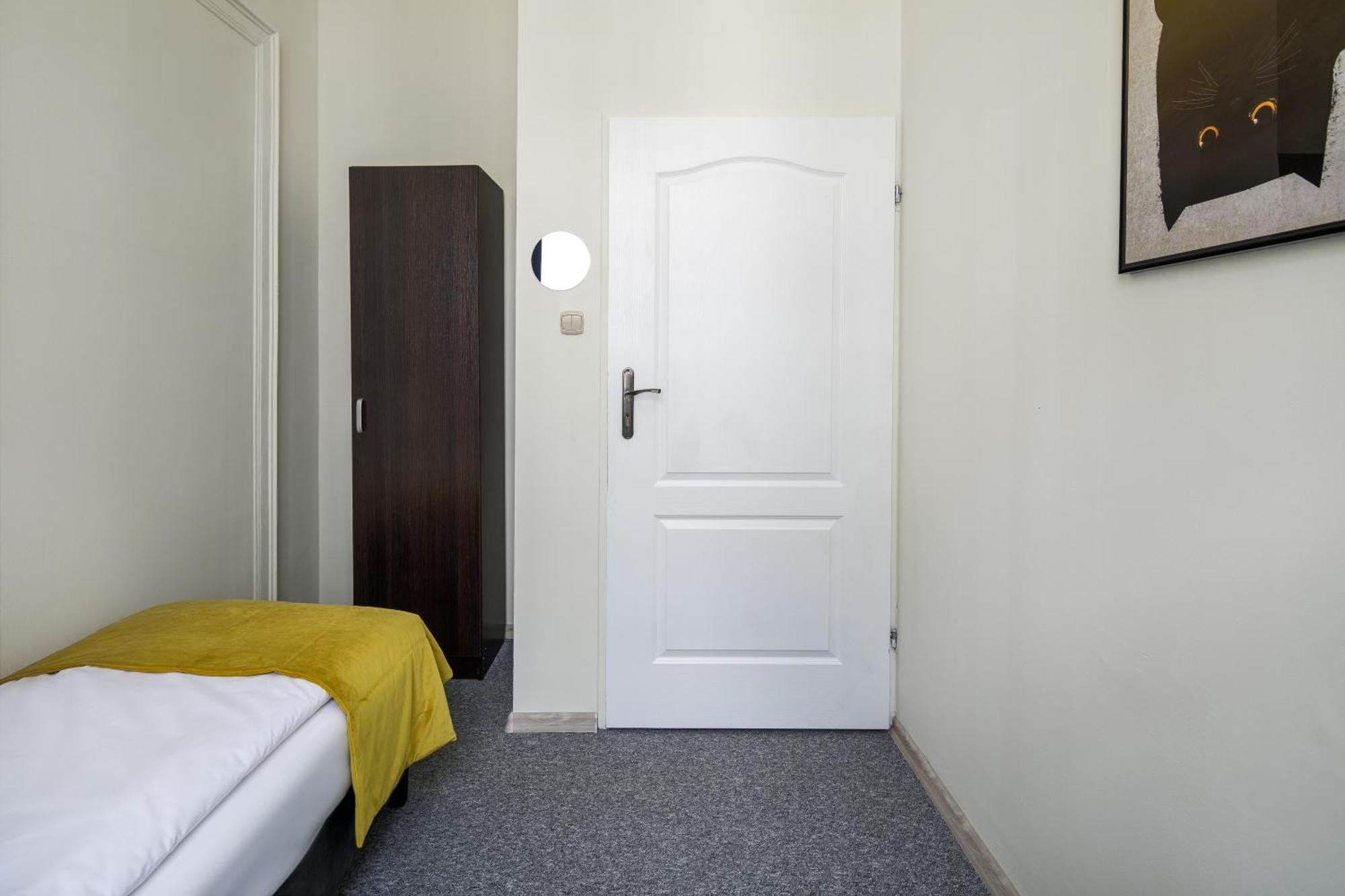 Corner Apartment *